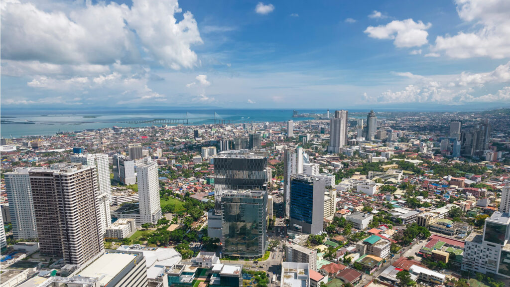 セブ市はフィリピン中部の中心都市で多くの商業施設が集まる利便性が高い都市