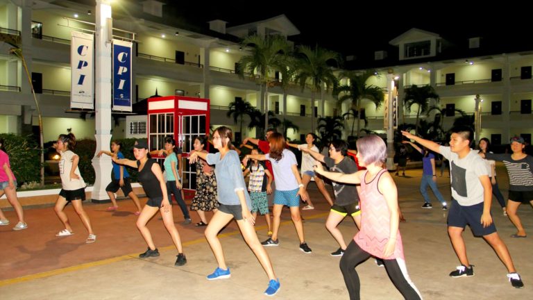 フィリピンで人気のZUMBA(フィットネスダンス)で勉強の疲れをリフレッシュ