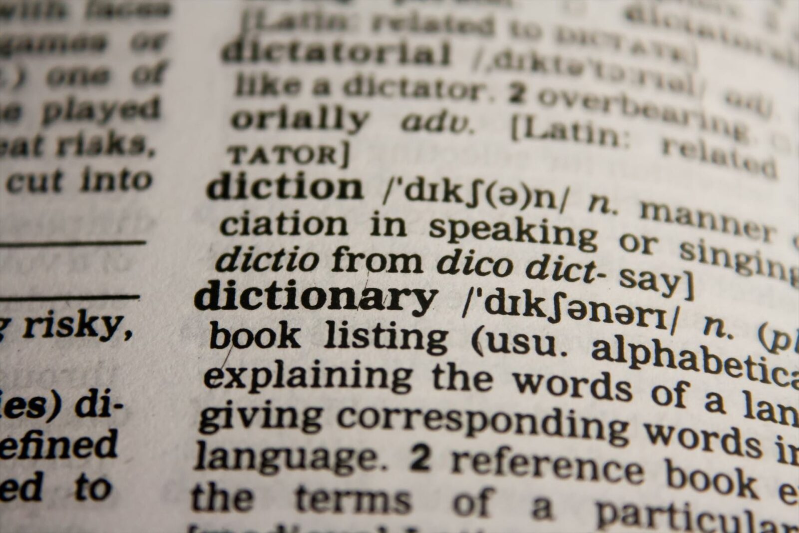 フィリピン留学に持っていくべき辞書。間違うと勉強に支障が出ることも！