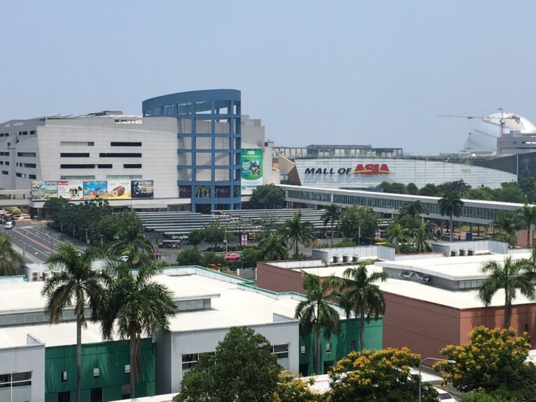 SMモール・オブ・アジア。アジア最大級と言われる巨大ショッピングモール
